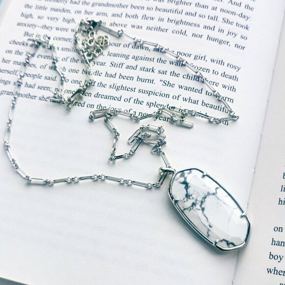 NEW KENDRA SCOTT Faceted Reid White Howlite Silver Long Pendant Necklace AUTHENT - Picture 2 of 3